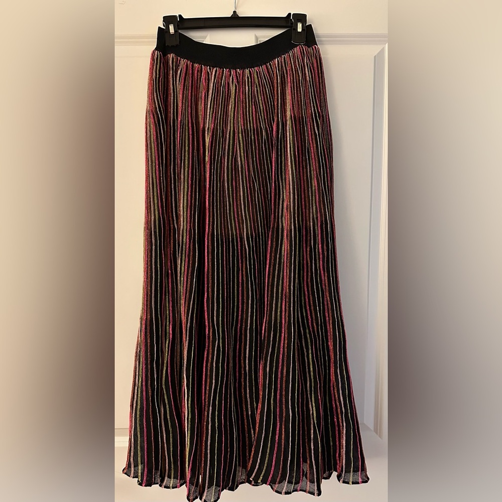 HAPPY SHEEP Pleated metallic skirt Black-Pink- Green Size Small NWT